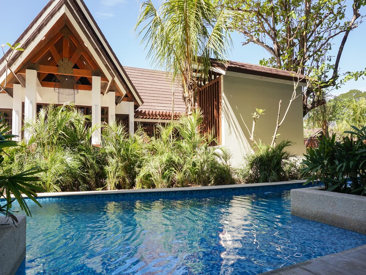 Deluxe Swim-Up Room