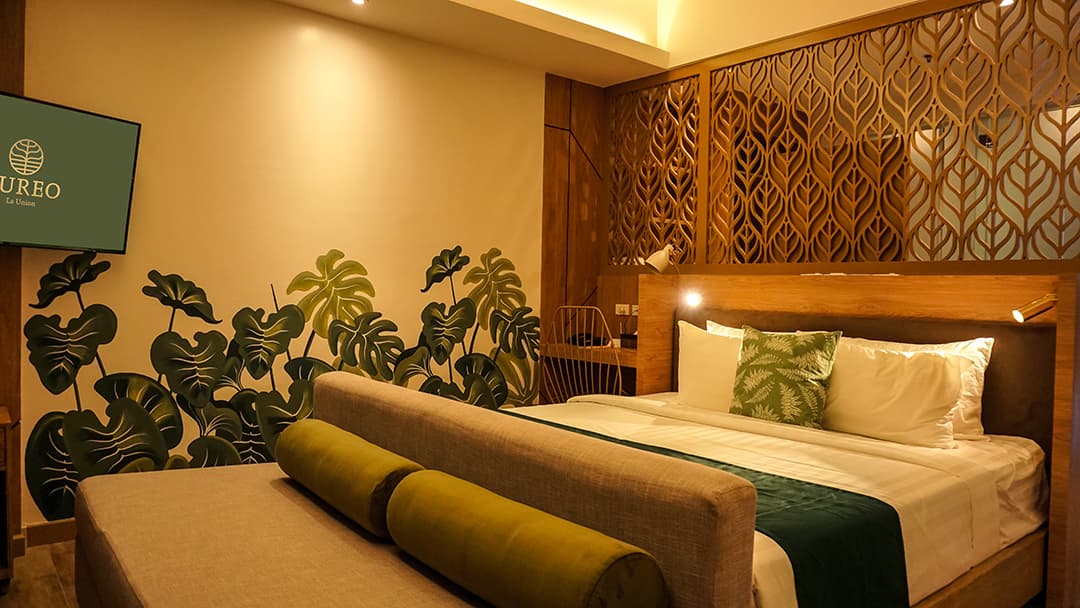 Deluxe Swim-Up Room